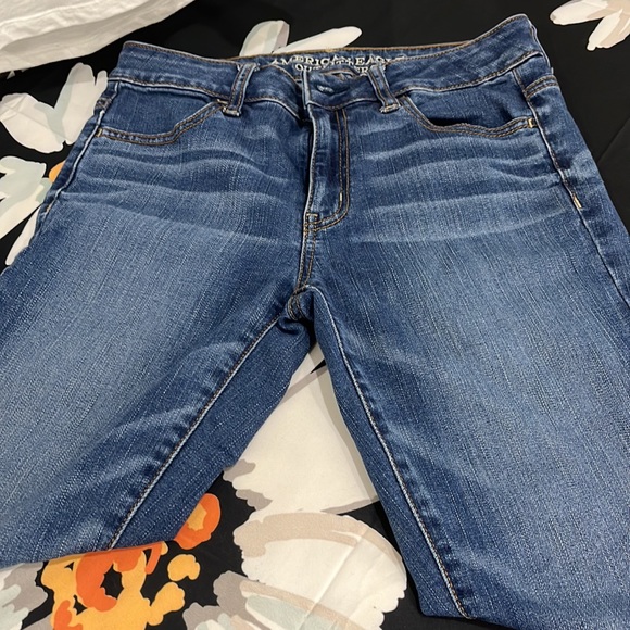 AEO Hi-Rise Jegging Crop Super Stretch Distressed Design Denim Jeans, Size 4 - Picture 4 of 16